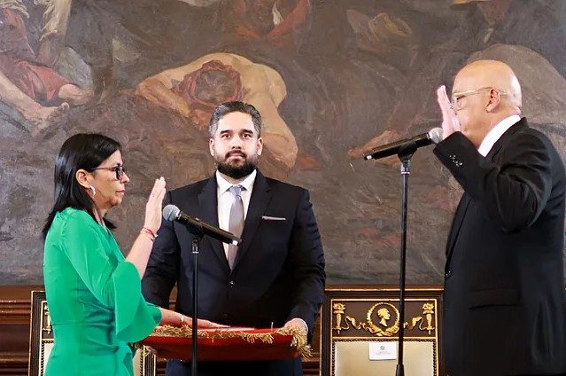 Ibéyise Pacheco: Delcy y Jorge son capaces de todo por el poder. Hasta de traicionar a su padre