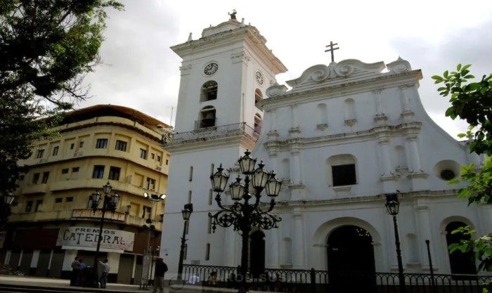 Iglesia de Caracas niega "extorsión" a familias tras denuncias de hija de González Urrutia