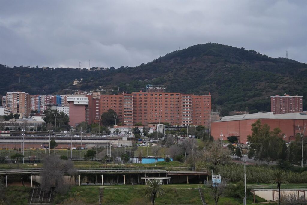 Illa sale del hospital caminando con muletas y seguirá en hospitalización domiciliaria