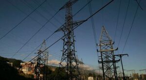 Inestabilidad eléctrica golpea a Venezuela: fuerte bajón de luz afectó a varios estados del país este #23Ene