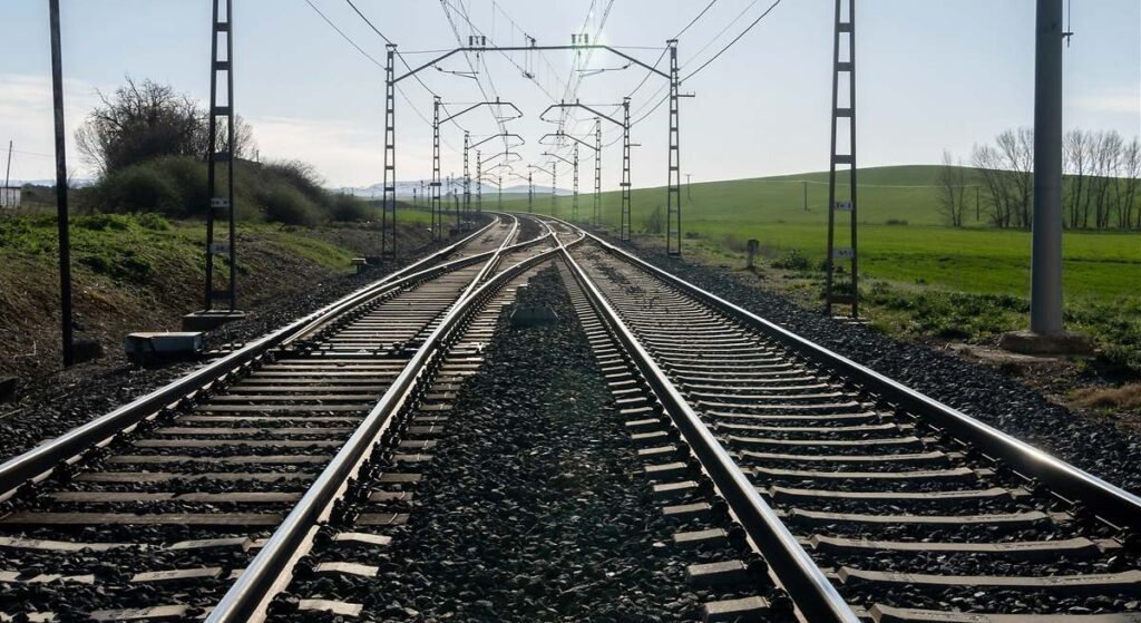 Ingenieros de Caminos defienden la "robustez" y seguridad del sistema ferroviario español
