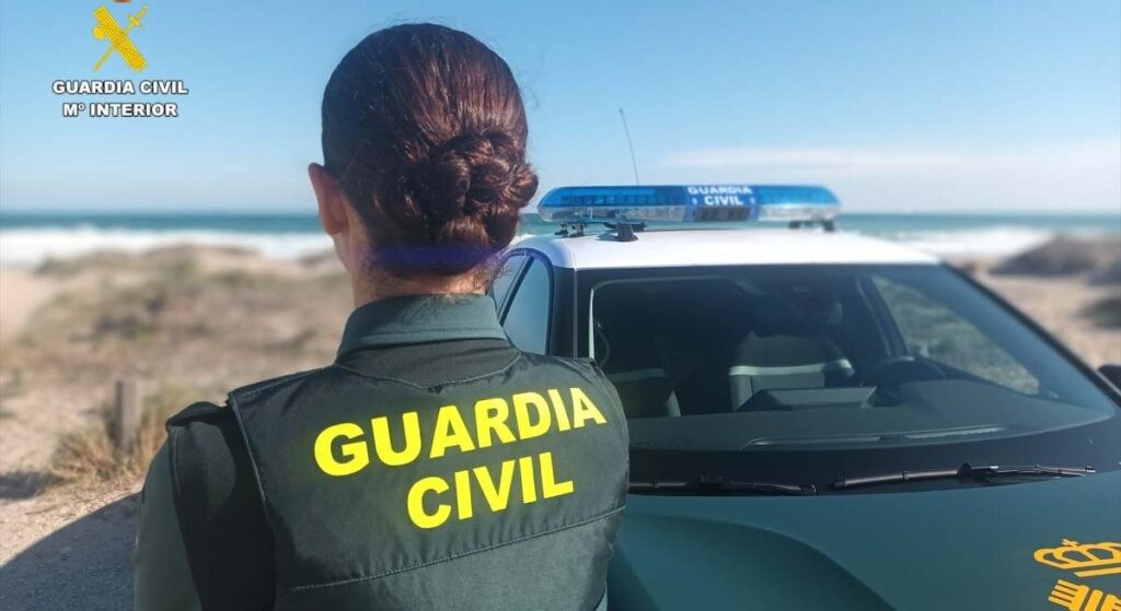 Interior distribuye más de 137.500 chalecos entre los agentes de la Policía Nacional y la Guardia Civil