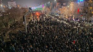 Irán impuso un apagón total de internet y telefonía para frenar las protestas nocturnas