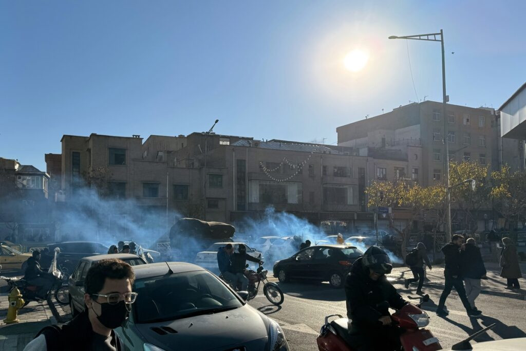 Irán vive las mayores protestas desde 2022 entre gritos contra los gobernantes y represión