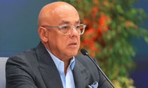 Jorge Rodríguez admitió la urgencia de atraer inversiones extranjeras para levantar producción petrolera