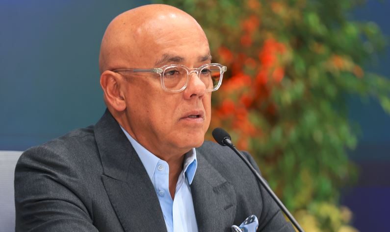 Jorge Rodríguez admitió la urgencia de atraer inversiones extranjeras para levantar producción petrolera