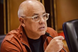 Jorge Rodríguez exigió a comerciantes bajar los precios tras caída del dólar: «Tienen que hacerlo» (VIDEO)