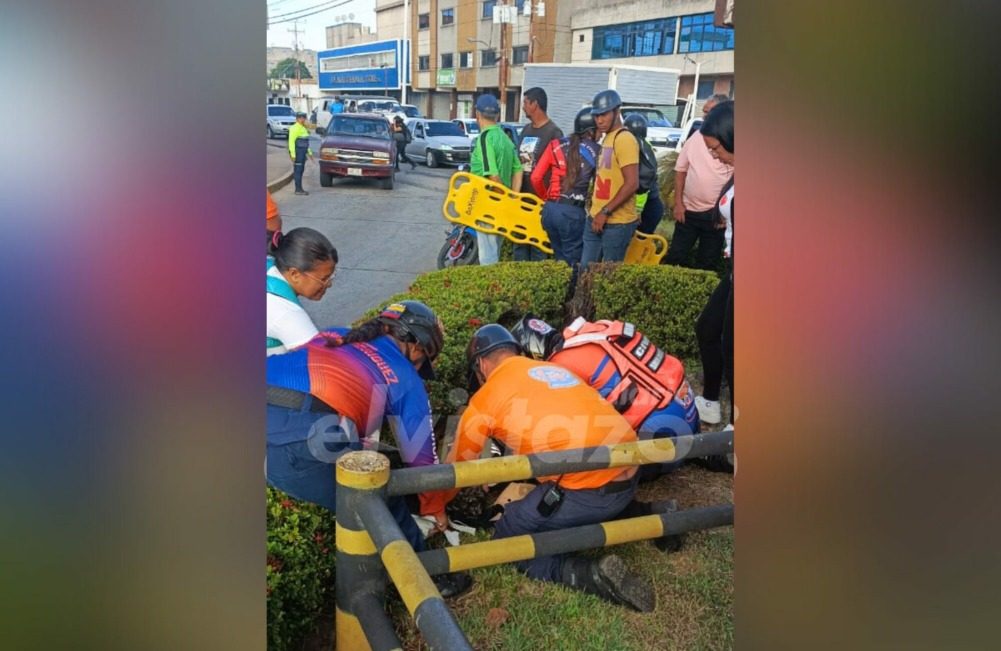 Joven técnico sufrió caída por descarga eléctrica cuando reparaba pantalla LED cerca del C.C Petrucci