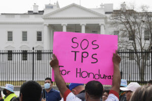 Jueza de EE.UU. declara ilegal la anulación del TPS a migrantes de Nicaragua, Honduras y Nepal