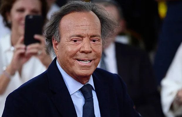 Julio Iglesias negó acusaciones de acoso sexual presentadas por exempleadas