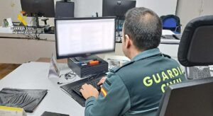 La Guardia Civil detecta un nuevo método para vaciar cuentas por mensajes suplantando la identidad de cientos de personas