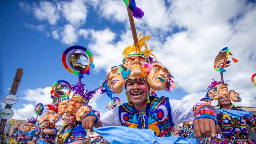 La danza y la música del 'Canto a la tierra' el desfile que recorrió la senda del carnaval en Pasto en medio de grandes emociones y admiraciones