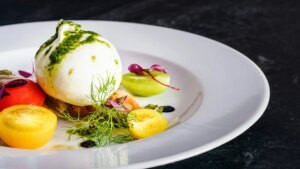 La ensalada de alcachofas y burrata que podrás hacer fácil con tu freidora de aire