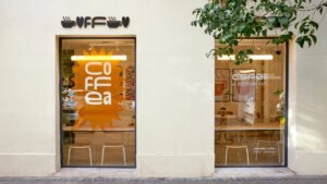 La nueva cafetería de Madrid donde venden café de especialidad por 0,70 euros al lado del Retiro