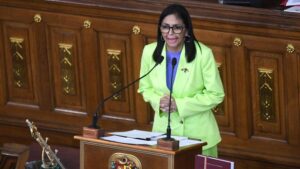 La nueva ley de hidrocarburos de Venezuela admite mayor presencia del capital privado y rebaja los beneficios del Estado | elperiodico.com