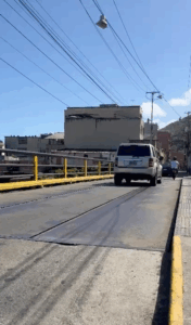 Láminas levantadas en el puente de Quenepe