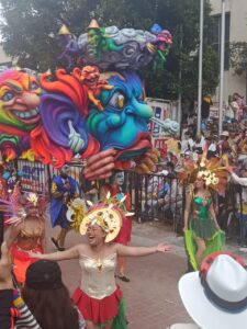 Las comparsas del Carnaval de Negros y Blancos 2026 en Pasto brillaron con color, historia y ritmo