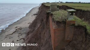 Las imágenes del búnker antinuclear que está a punto de caer al mar por la erosión costera