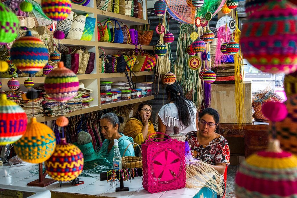 Las tradiciones artesanales se mantienen vivas en regiones rurales