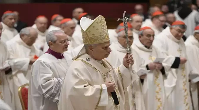 León XIV pide «no promover agendas personales» a Cardenales