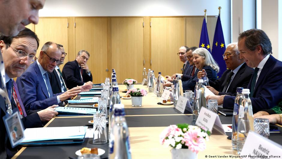 Líderes de la UE abordan en cumbre su relación con EE.UU.