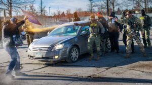 Limitan «tácticas agresivas» de agentes de ICE en Minnesota
