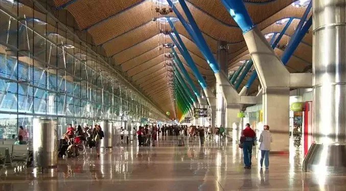Llegan a Madrid los cinco españoles liberados en Venezuela