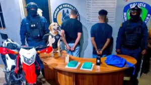Llevaban dos panelas de droga y los detiene Polimaracaibo