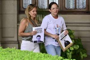 «Lo escuché fuerte»: Esposa del abogado argentino detenido en Venezuela logra hablar con él