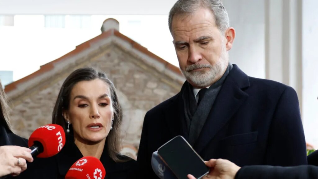 Los Reyes de España enviaron sus condolencias a los afectados por la tragedia ferroviaria: Estamos consternados