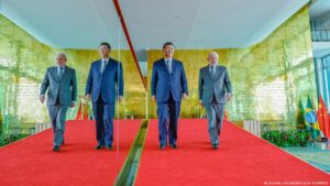 Lula acusa a Trump de crear «nueva ONU» con él como «dueño»