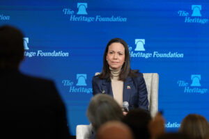 Machado confía en una "transición ordenada" con ayuda de EEUU