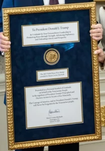 Machado entregó a Trump la medalla del Nobel enmarcada con un mensaje de «gratitud»