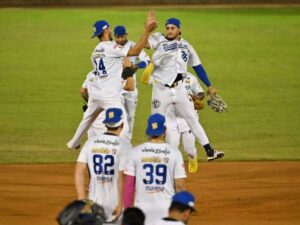 Magallanes remontó y dejó en el terreno a Cardenales