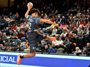 Marcos Fis, la última joya del balonmano español de apellido conocido: «Mi padre me insistía, me entrenaba en el parque» | elmundo.es