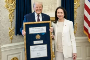 María Corina Machado entregó a Trump la medalla del Nobel enmarcada como mensaje de «gratitud» – AlbertoNews
