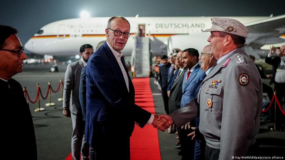 Merz llega a la India con Ucrania en su agenda de reuniones – DW – 12/01/2026