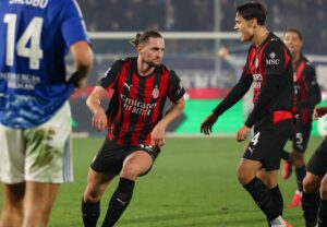 Milan se llevó un triunfo sufrido en Como y sigue en la pelea por el «Scudetto»