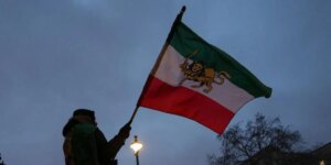 Miles de personas respaldan al Gobierno iraní en manifestaciones en la capital y en otros puntos del país