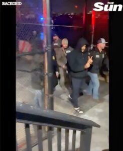 Ministro de Comunicación asegura que Maduro mandó un mensaje al hacer la V con sus dedos