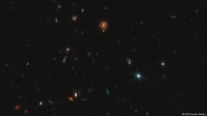 Misteriosos «pequeños puntos rojos» esconden agujeros negros