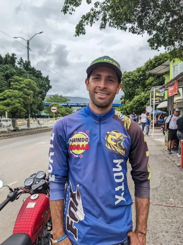 Mototaxistas celebran el triunfo de su compañero de línea: ahora campeón de la Vuelta al Táchira en Bicicleta