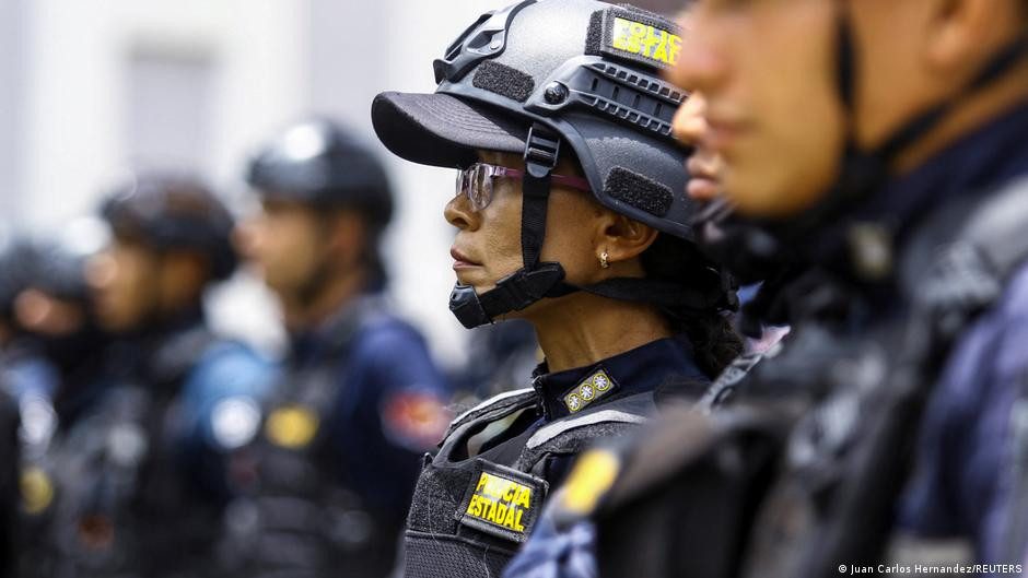 Muere bajo custodia un policía detenido en Venezuela – DW – 11/01/2026