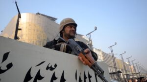 Mueren 10 policías y 37 insurgentes en una ofensiva coordinada en el sur de Pakistán