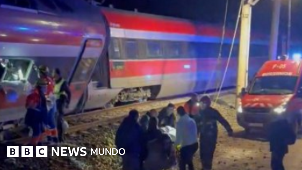 Mueren al menos 5 personas al descarrilar dos trenes de alta velocidad en el sur de España
