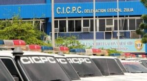 Mueren jóvenes al impactar moto contra poste en Ciudad Lossada