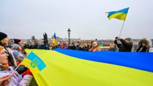 «No estamos en Ucrania»: Líder de la Cámara de Diputados checa carga contra bandera gigante en Praga