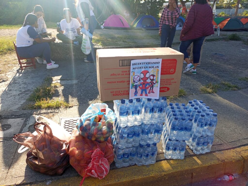 "No están solos": Teniente Araña inició campaña de ayuda a familias de presos políticos en vigilia