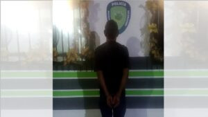 Ofreció golosinas a una niña para abusarla