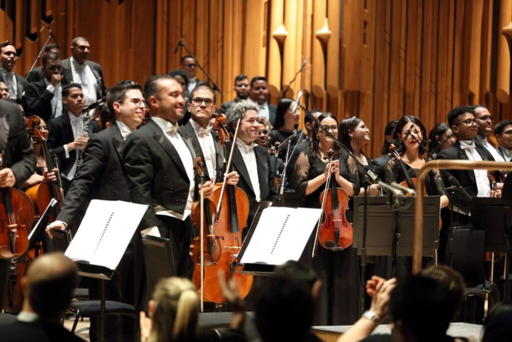 Orquesta Sinfónica Simón Bolívar es nominada por primera vez al Grammy - AlbertoNews